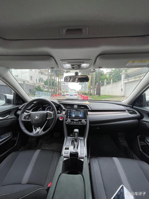 本田思域2020款白色(本田思域2020款白色内饰)