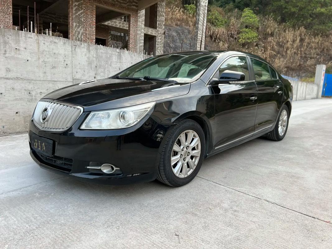 2012款别克君越图片(2012款别克君越现在值多少钱)