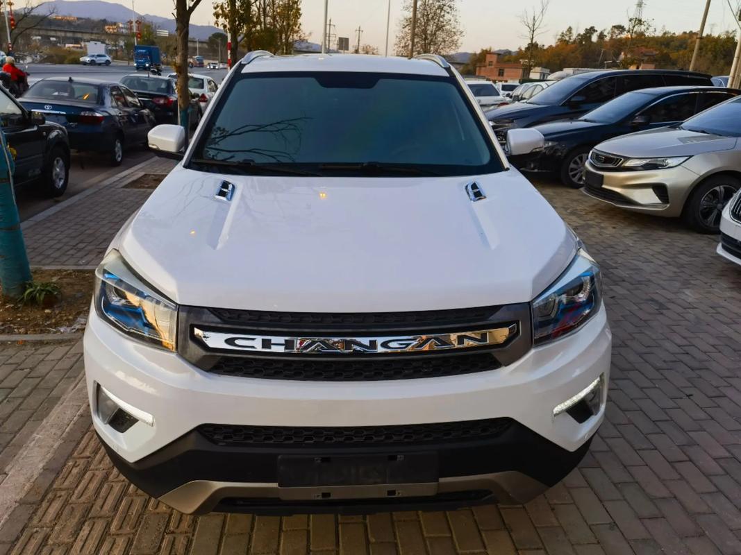 长安cs75自动挡图片／长安cs75高配自动挡