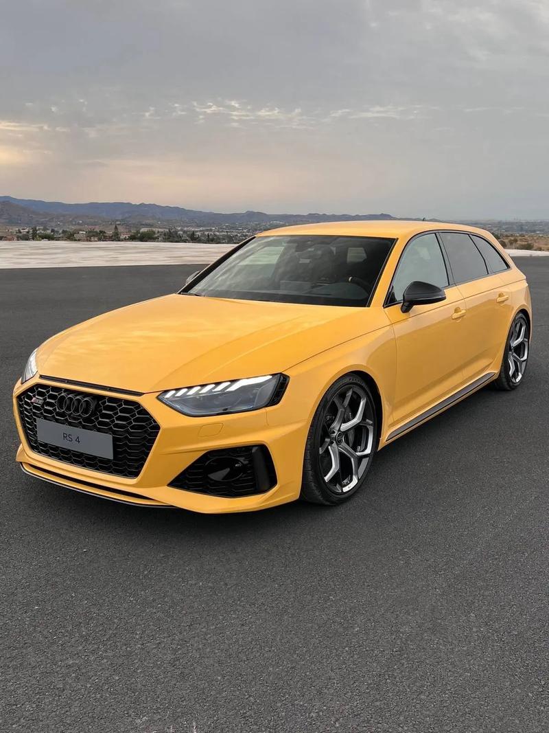 奥迪rs4报价及图片(奥迪rs车报价及图片)