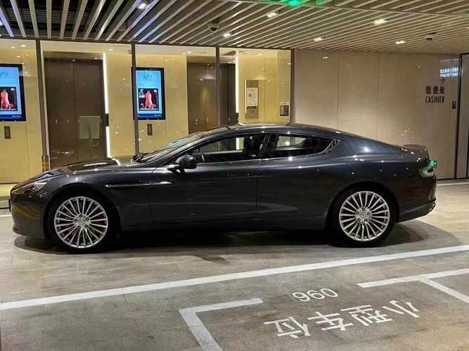 阿斯顿马丁有四座的吗(阿斯顿马丁有四门车吗)