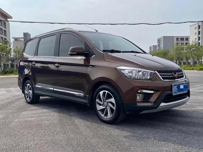 老款五菱宏光图片 老款五菱宏光多少钱一辆