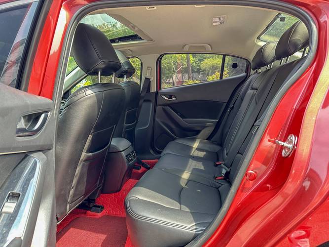 马自达3后排空间很小吗 马自达3的后排空间真的不能坐人吗