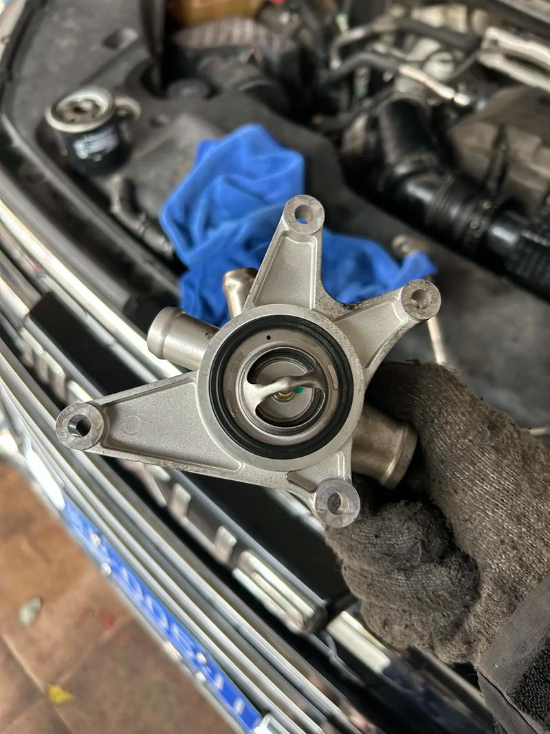 大通g10柴油版19tegr冷却器坏了 大通g10柴油发动机节温器在哪里