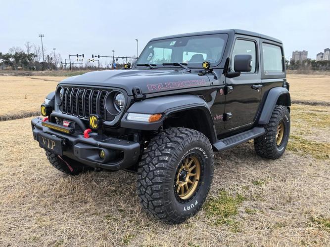 【牧马人两门版和四门版哪个好,牧马人两门版和四门版哪个好些】