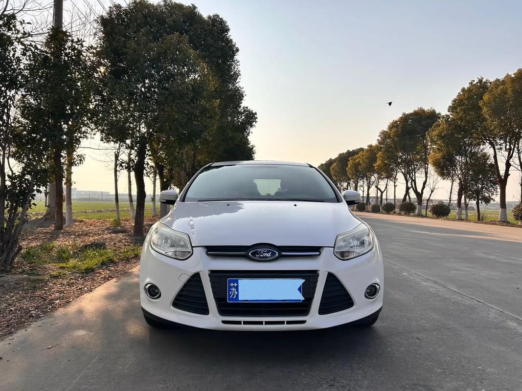 2014老款福克斯/14款福克斯两厢老款